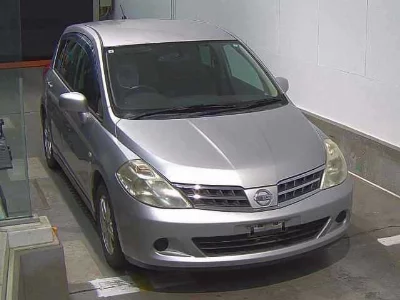 NISSAN TIIDA