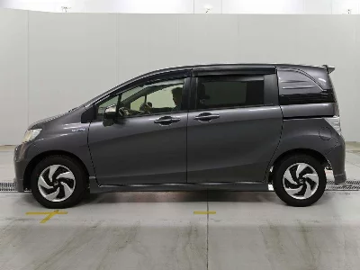 Honda FREED SPIKE HYBRID