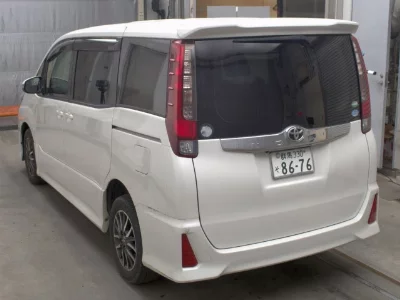 TOYOTA NOAH