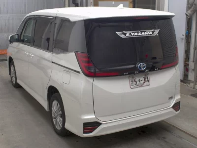 TOYOTA NOAH