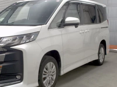 TOYOTA NOAH