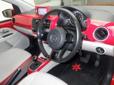 VOLKSWAGEN UP!