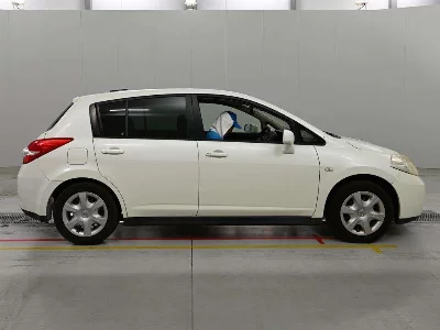 NISSAN TIIDA