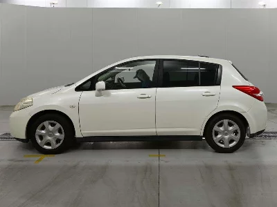 NISSAN TIIDA