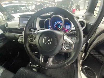 HONDA N-BOX SLASH