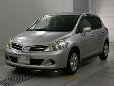 NISSAN TIIDA