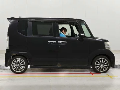 HONDA N BOX CUSTOM