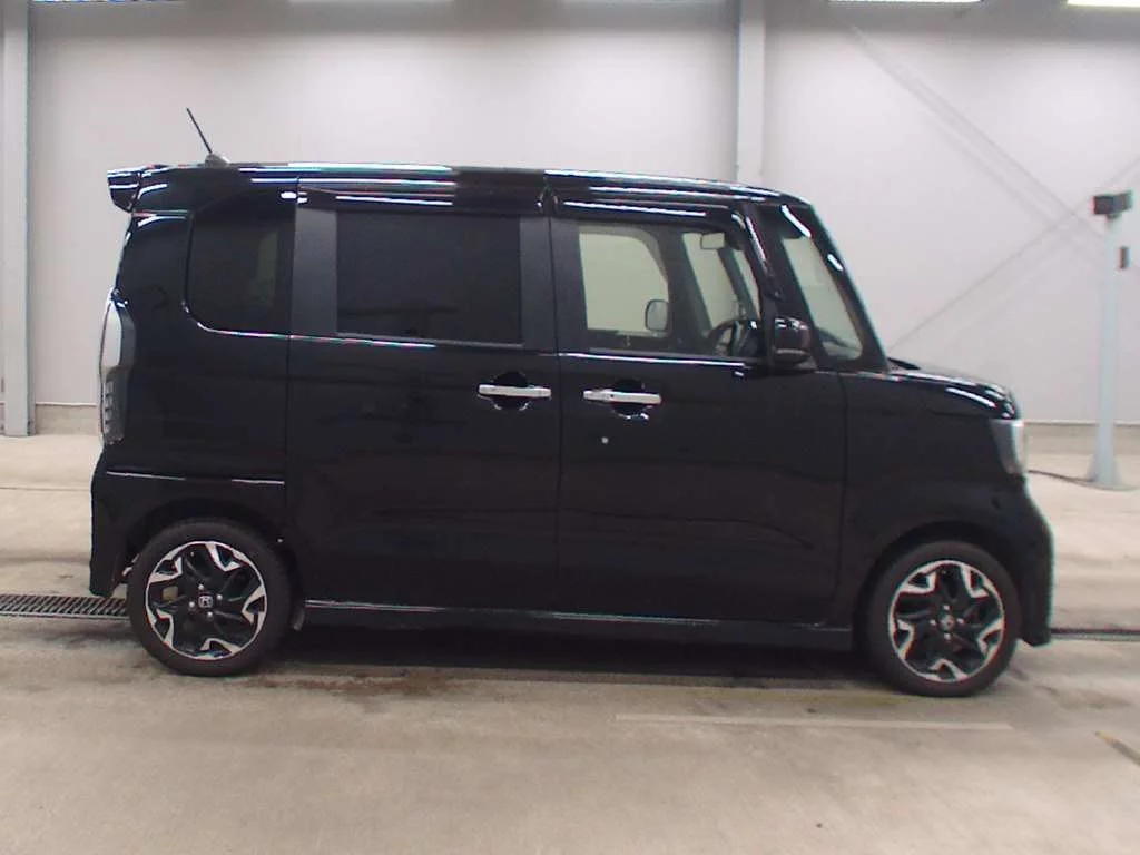 Honda N BOX CUSTOM  с аукциона в Японии