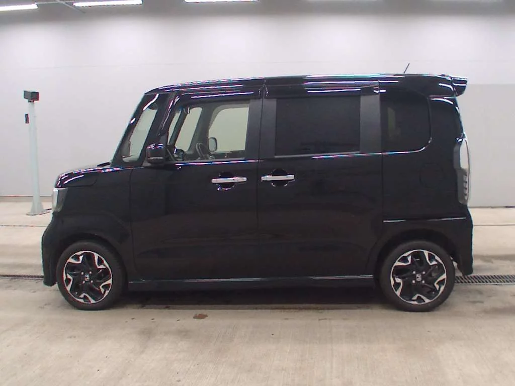 Honda N BOX CUSTOM  с аукциона в Японии