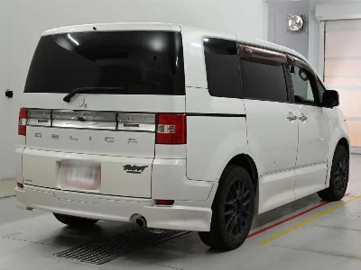 Mitsubishi DELICA D5
