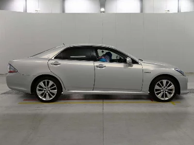 Toyota CROWN HYBRID