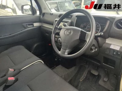TOYOTA PIXIS SPACE