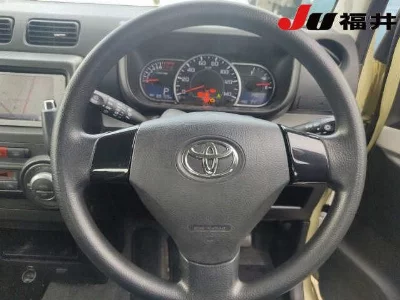 TOYOTA PIXIS SPACE