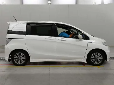 Honda FREED SPIKE HYBRID