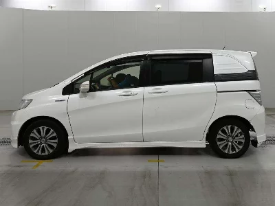 Honda FREED SPIKE HYBRID