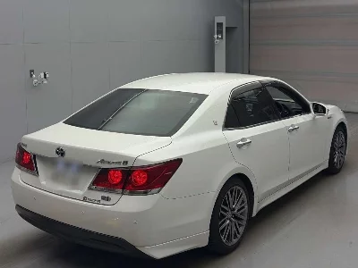 Toyota CROWN HYBRID