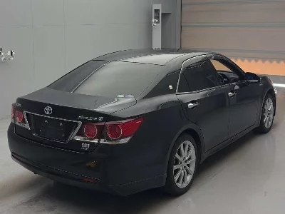 Toyota CROWN HYBRID