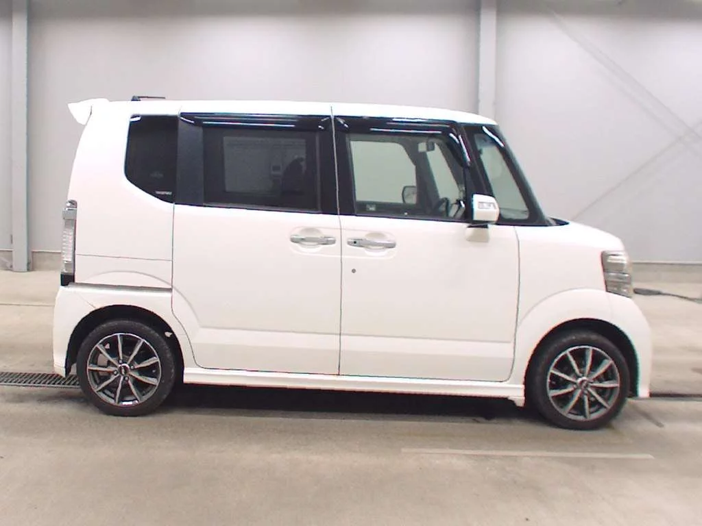 Honda N BOX CUSTOM  с аукциона в Японии