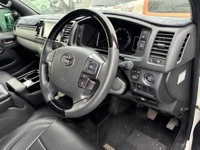 TOYOTA HIACE VAN