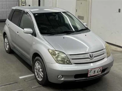 TOYOTA IST