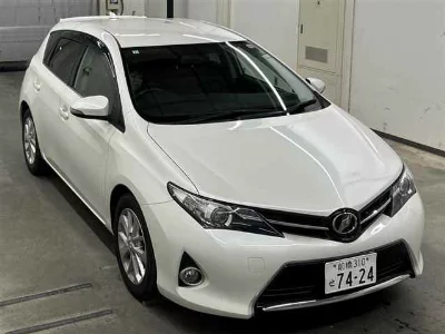 TOYOTA AURIS