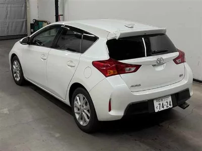 TOYOTA AURIS