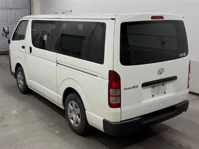 TOYOTA REGIUS VAN