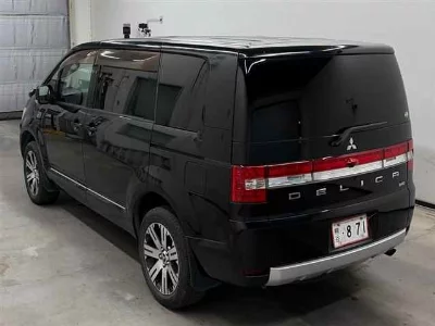 MITSUBISHI DELICA D:5