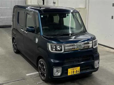 DAIHATSU WAKE