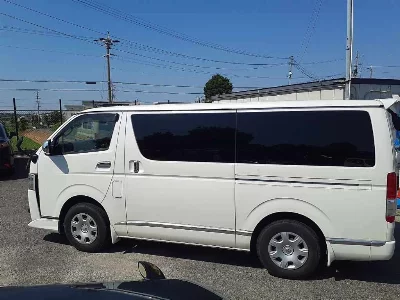 TOYOTA REGIUS VAN