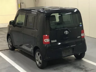 TOYOTA PIXIS SPACE
