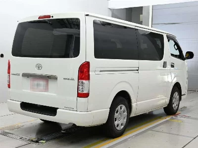 TOYOTA REGIUS VAN