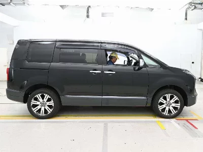MITSUBISHI DELICA D:5