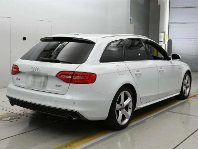 AUDI A4 AVANTE