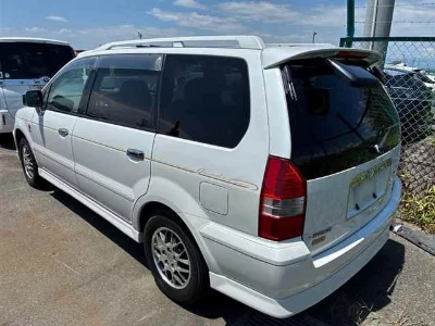 MITSUBISHI CHARIOT GRANDIS
