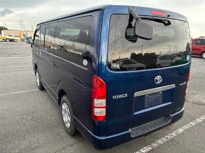TOYOTA HIACE VAN