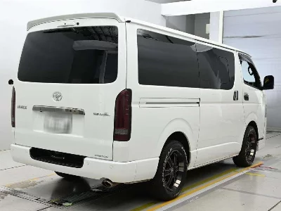 TOYOTA HIACE VAN