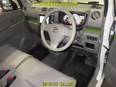TOYOTA PIXIS SPACE