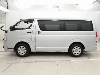 TOYOTA REGIUS VAN