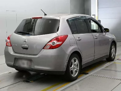 NISSAN TIIDA