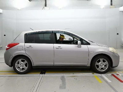 NISSAN TIIDA