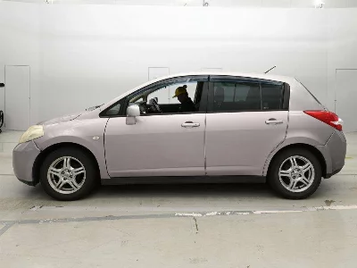 NISSAN TIIDA