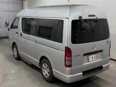 TOYOTA HIACE VAN