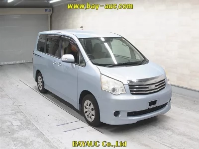 TOYOTA NOAH