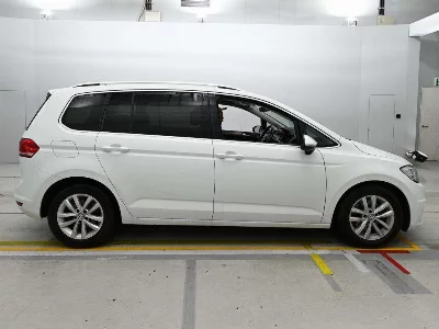 VOLKSWAGEN GOLF TOURAN