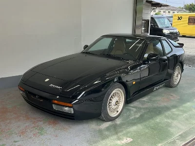 PORSCHE 944