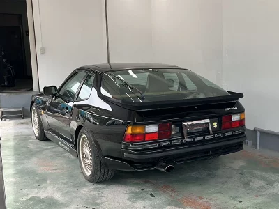 PORSCHE 944