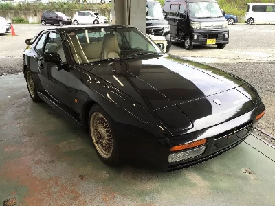 PORSCHE 944
