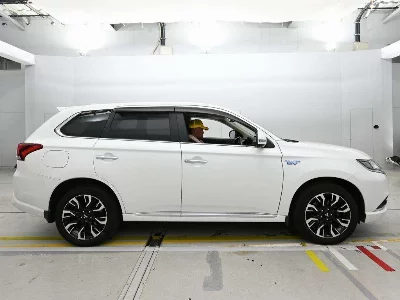 MITSUBISHI OUTLANDER PHEV