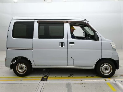 TOYOTA PIXIS VAN